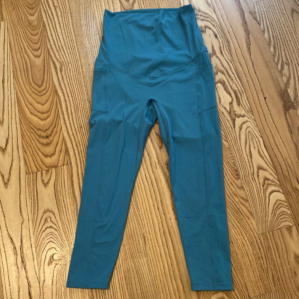 Buttery Smooth Maternity Leggings with Pockets. Size Small.